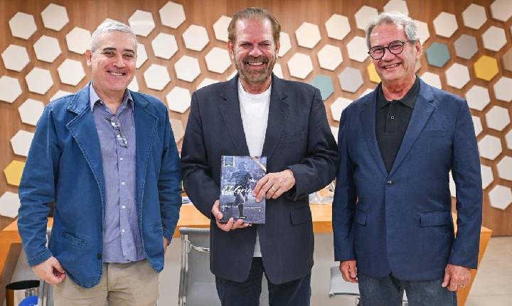 O jornalista e escritor Rodrigo Viana, autor da biografia 