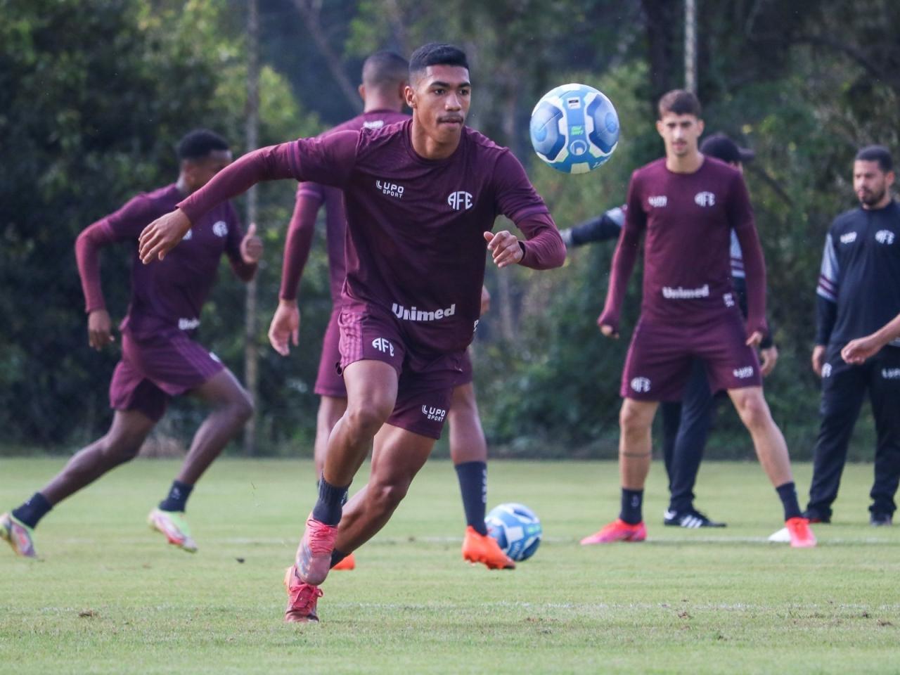 Faça chuva ou faça sol, a Ferroviária segue treinando firme para a estreia na Série D!