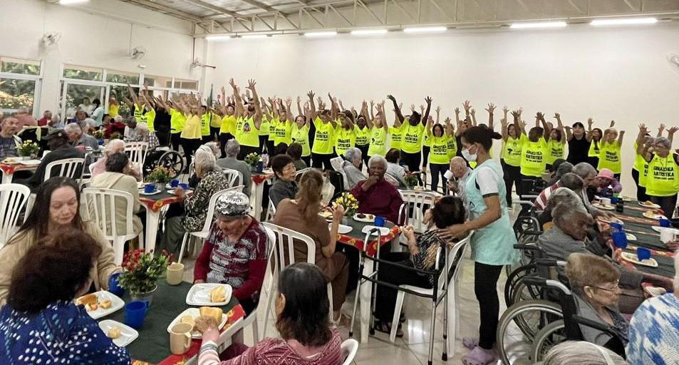Ginástica da Melhor Idade de Araraquara leva alegria aos moradores do Lar São Francisco!