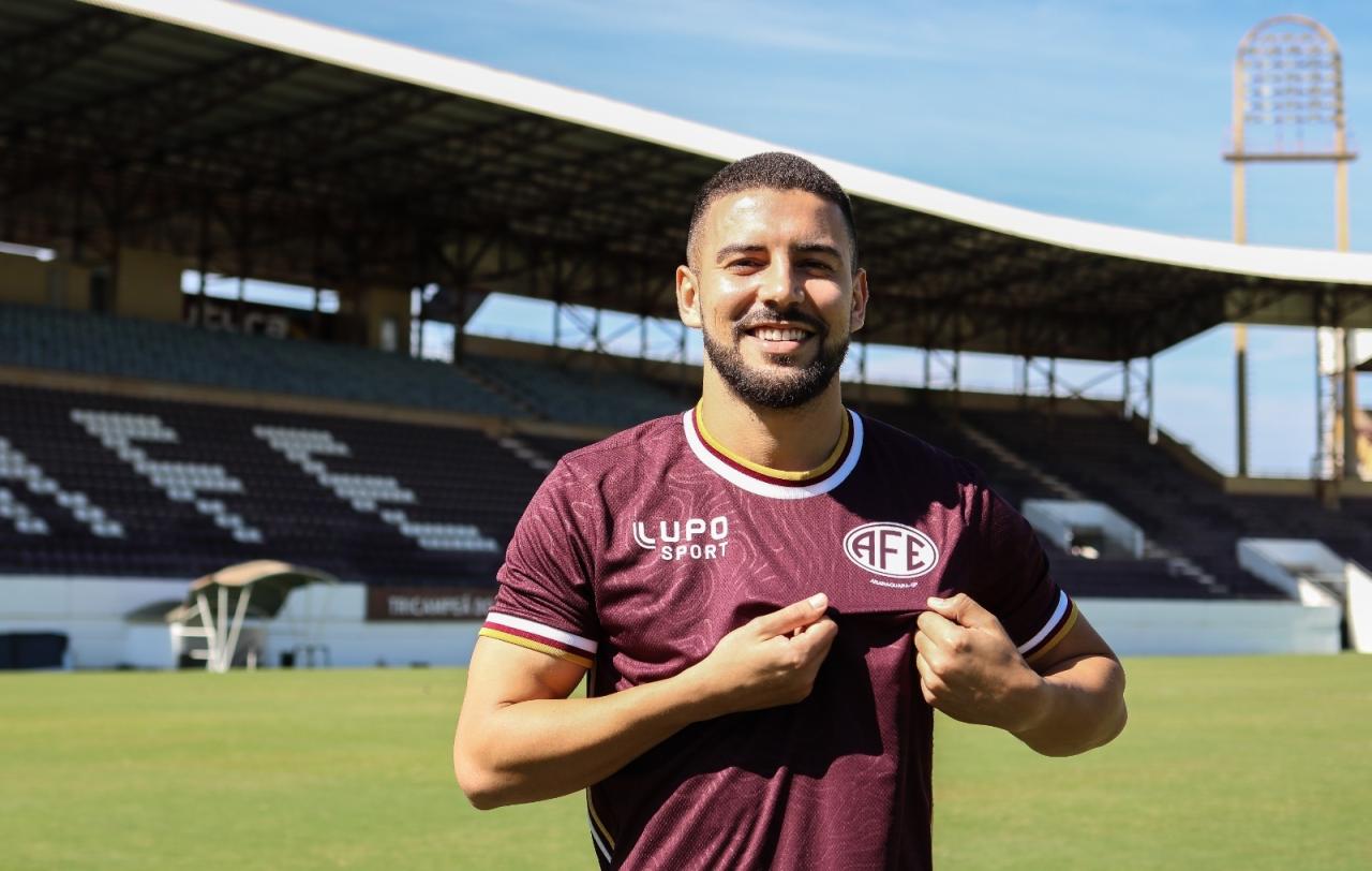 A Ferroviária fechou a contratação do lateral-direito Lucas Rodrigues!