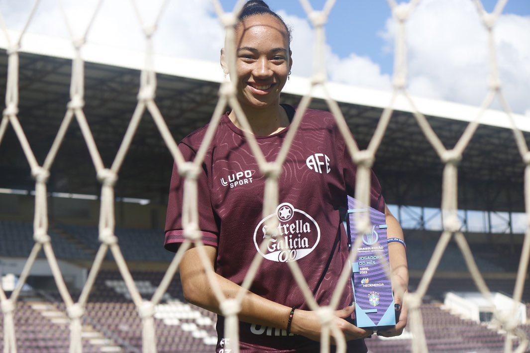 Pelo segundo mês seguido, a atacante Aline Gomes foi eleita a Craque do Brasileiro 2023!