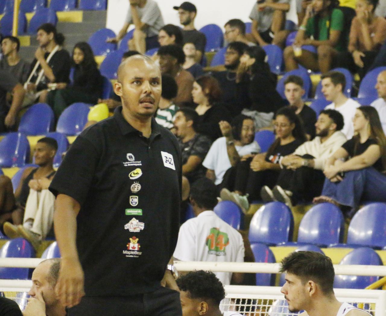 Técnico do AZ Basquete convida torcida para jogo decisivo no Gigantão conta Praia Grande!
