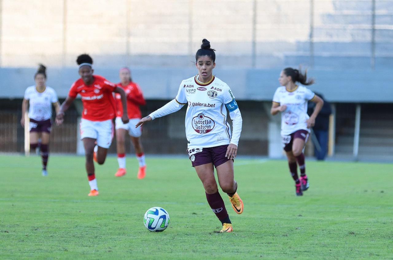 Jéssica de Lima,Técnica das Guerreiras Grenás comemora vitória contra o Internacional!
