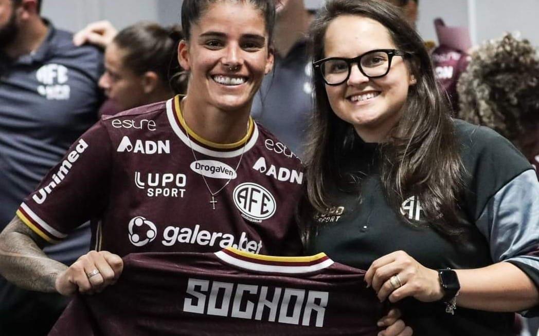 Sochor atingiu a marca de 100 jogos com a camisa da Ferroviária e foi homenageada!