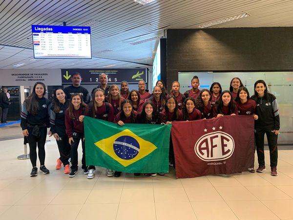 As Guerreirinhas Grenás sub-14 desembarcaram e já estão em Assunção, capital do Paraguai!