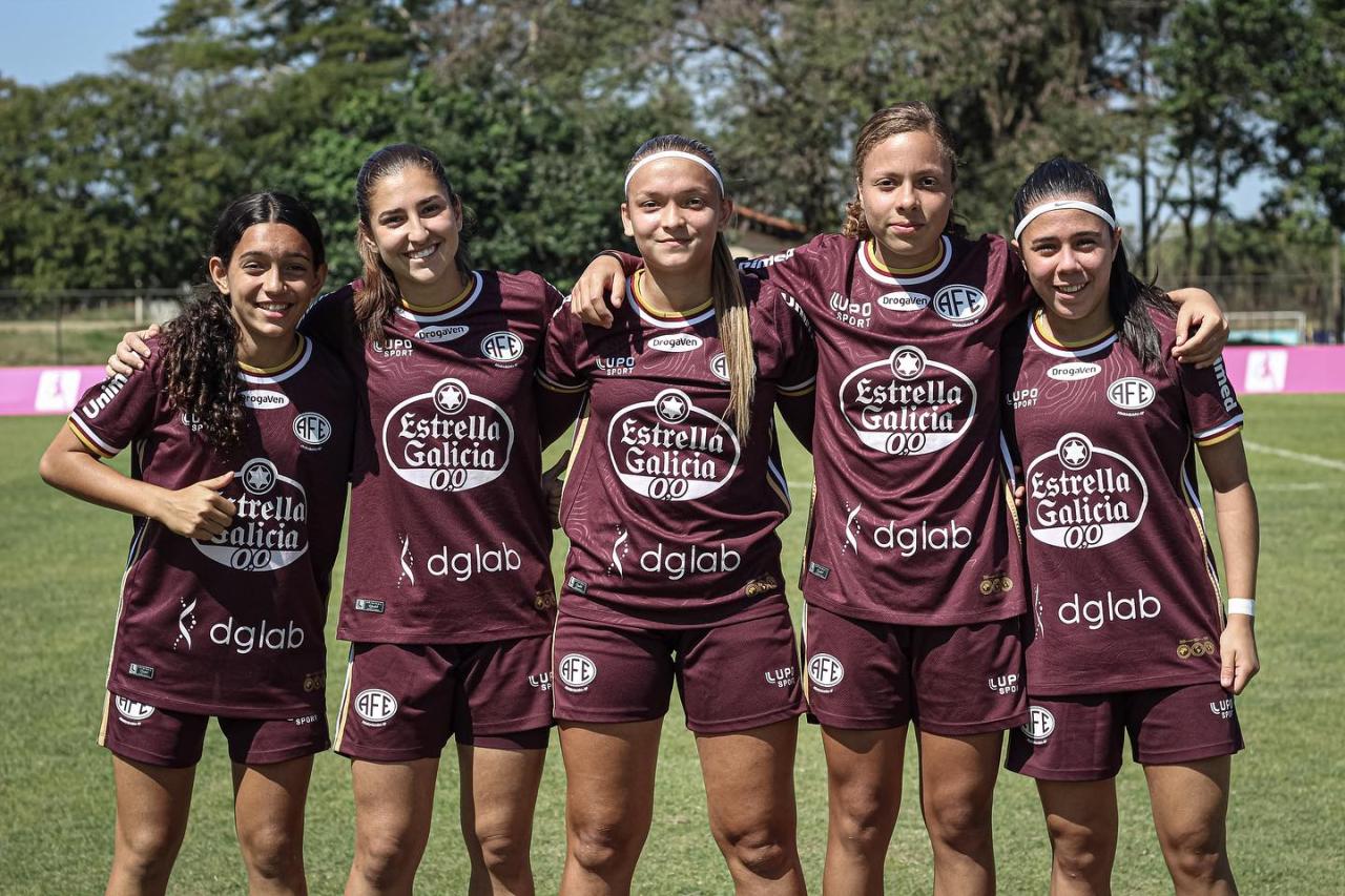 Cinco Guerreirinhas Grenás completam 2 anos de Ferroviária!