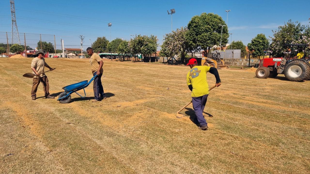Remodelação contempla novo gramado no Jardim Indaiá wm Araraquara!