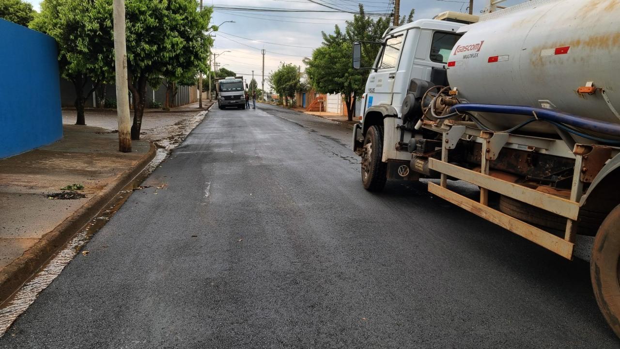 Prefeitura de Araraquara recapeia vias e ruas de asfalto em Araraquara!