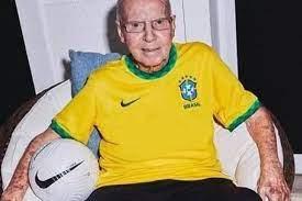 Zagallo recebe alta do hospital após 22 dias internado e comemora: 'Velho Lobo está on'!