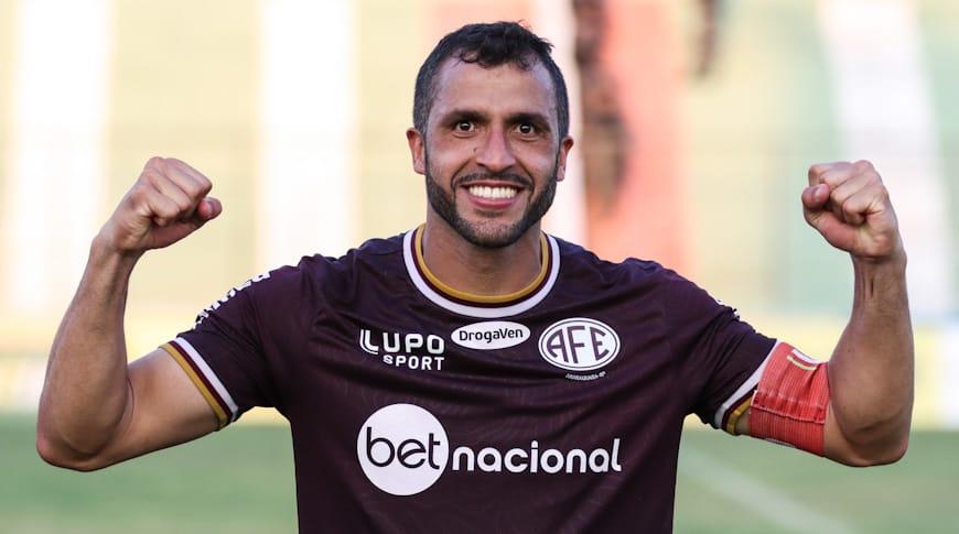 CAPITÃO DO ACESSO, ZAGUEIRO RONALDO ALVES RENOVA COM A FERROVIÁRIA!