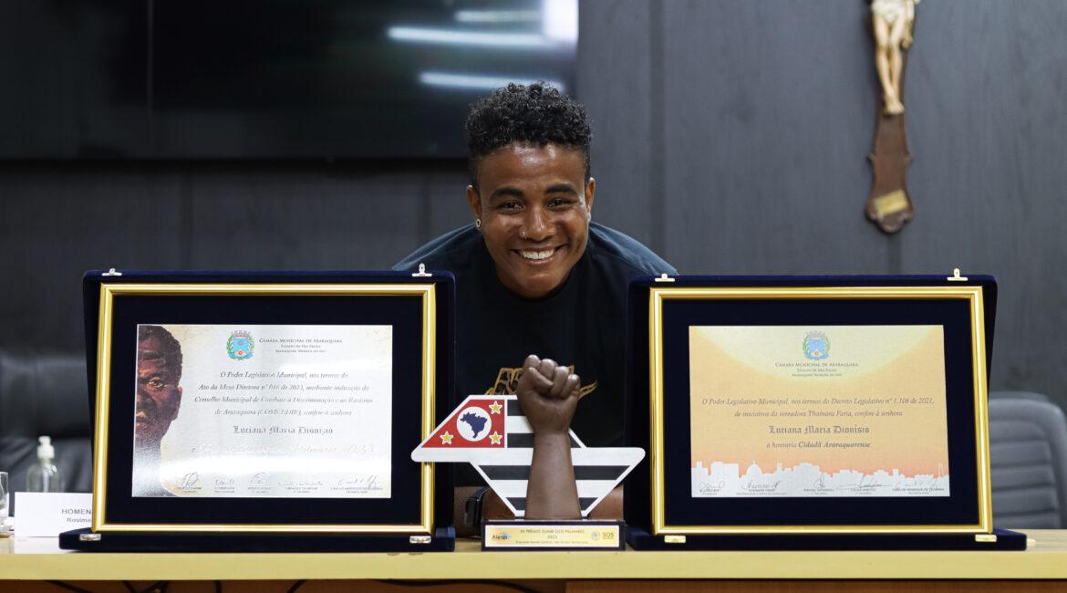 LUCIANA RECEBE PRÊMIOS E TÍTULO DE CIDADÃ ARARAQUARENSE!