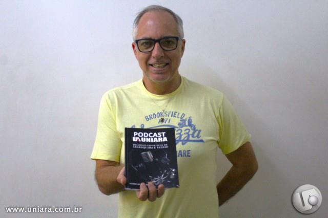 PODCAST UNIARA COMEMORA UM ANO COM LANÇAMENTO DE LIVRO INÉDITO!