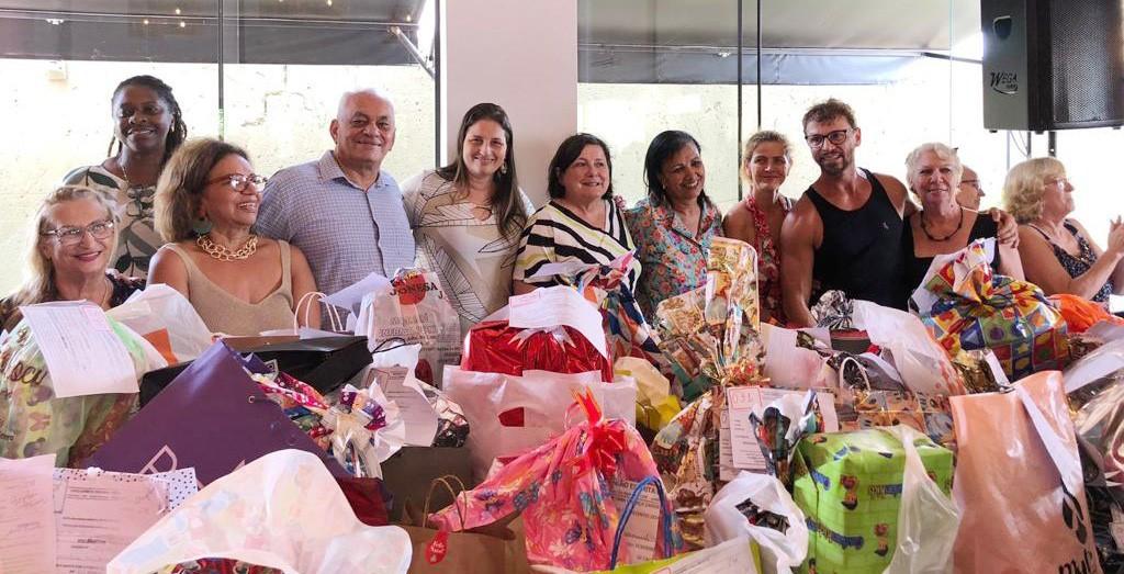 Ginástica da melhor idade arrecada 300 cestas básicas e 250 presentes para crianças de Araraquara!