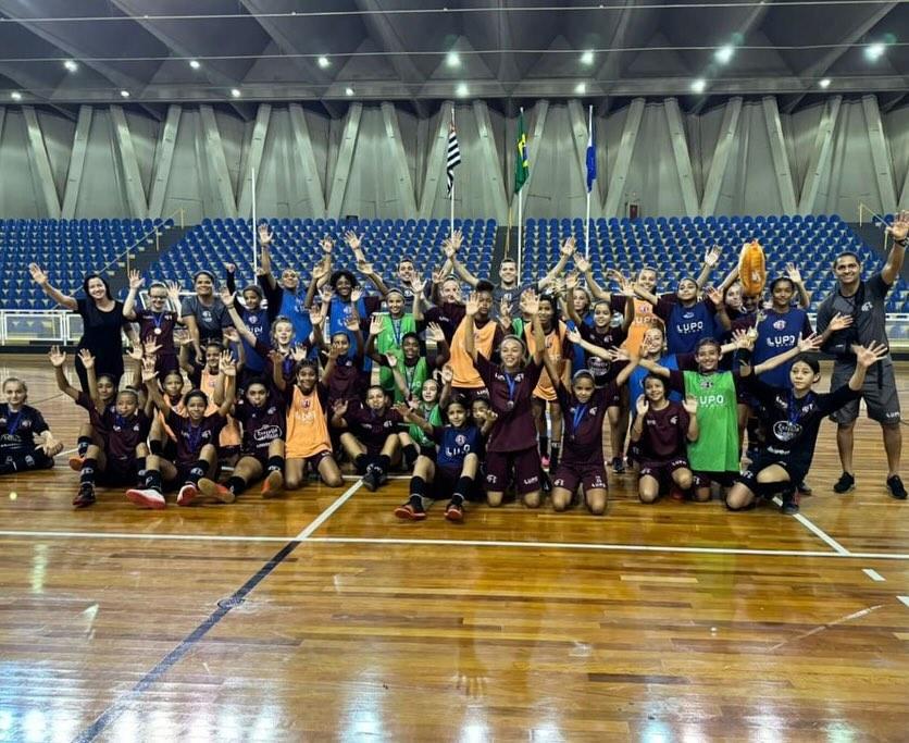 Grenázinhas foram campeãs do Paulista & Sul-Minas de futsal feminino sub-13 2023!