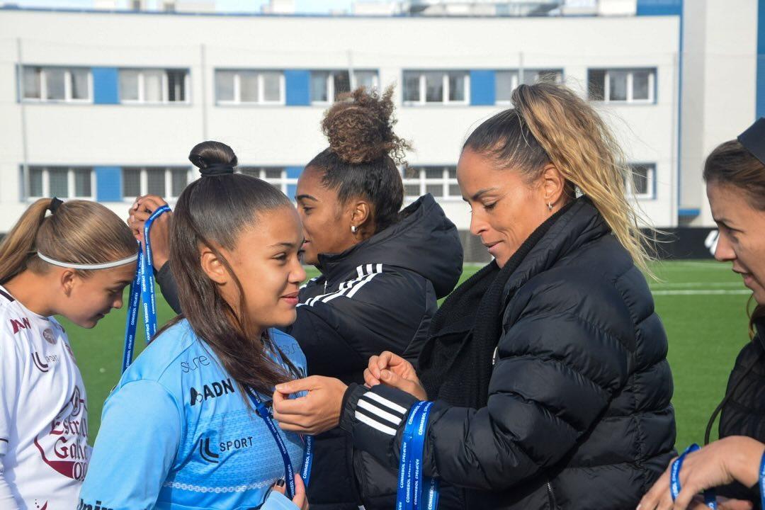 Mônica Hickmann e Luany Rosa visitam Guerreirinhas Grenás na Espanha!