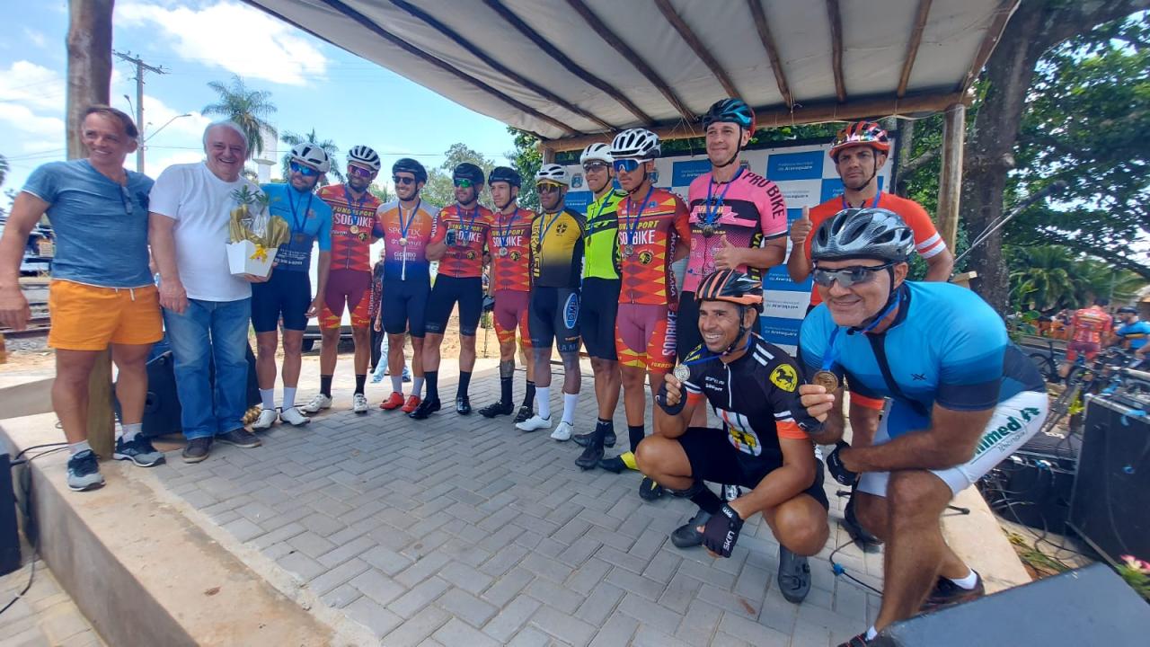 Prefeitura de Araraquara entrega área de convivência em Bueno de Andrada!