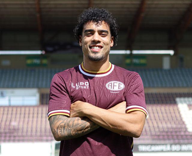 Rennan Siqueira é o novo lateral-esquerdo da Ferroviária!