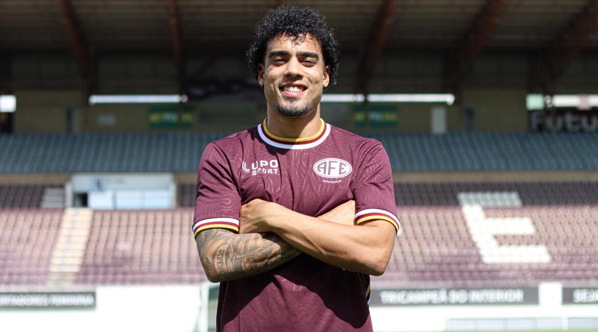 RENNAN SIQUEIRA REFORÇA A LATERAL  DA FERROVIÁRIA!