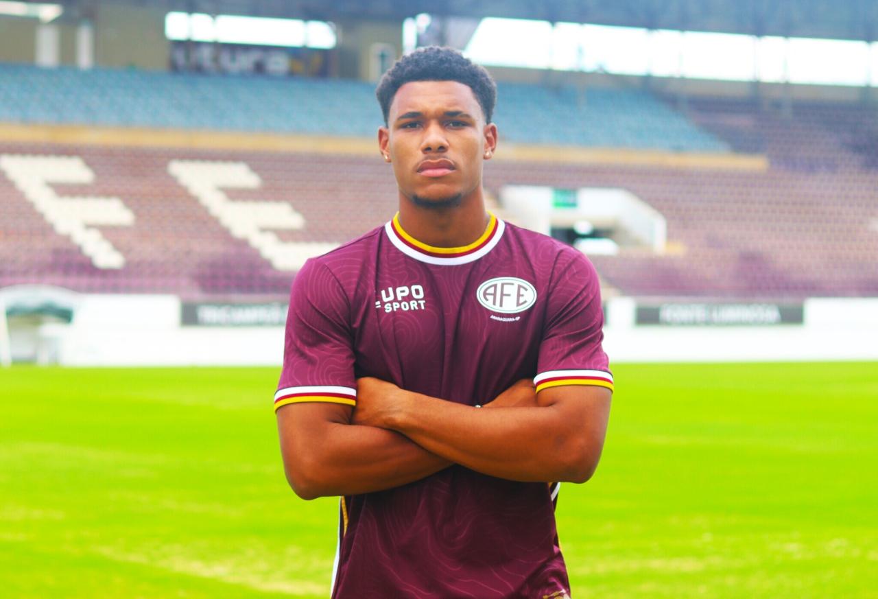 Gustavo Nescau é o novo centroavante da Ferroviária!