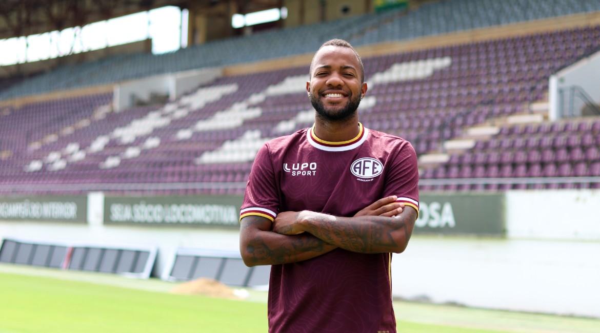 Atacante Victor Andrade assina com a Ferroviária!
