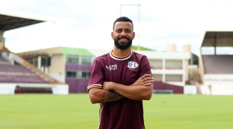 Ferroviária  contrata o zagueiro Maycon!