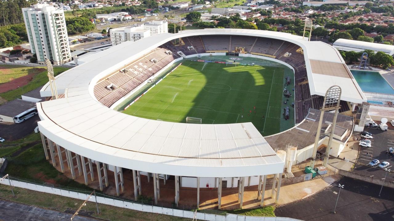 Prefeitura de Araraquara vai oficializar mudança de nome do Estádio da Fonte Luminosa em homenagem a Olivério Bazani Filho!