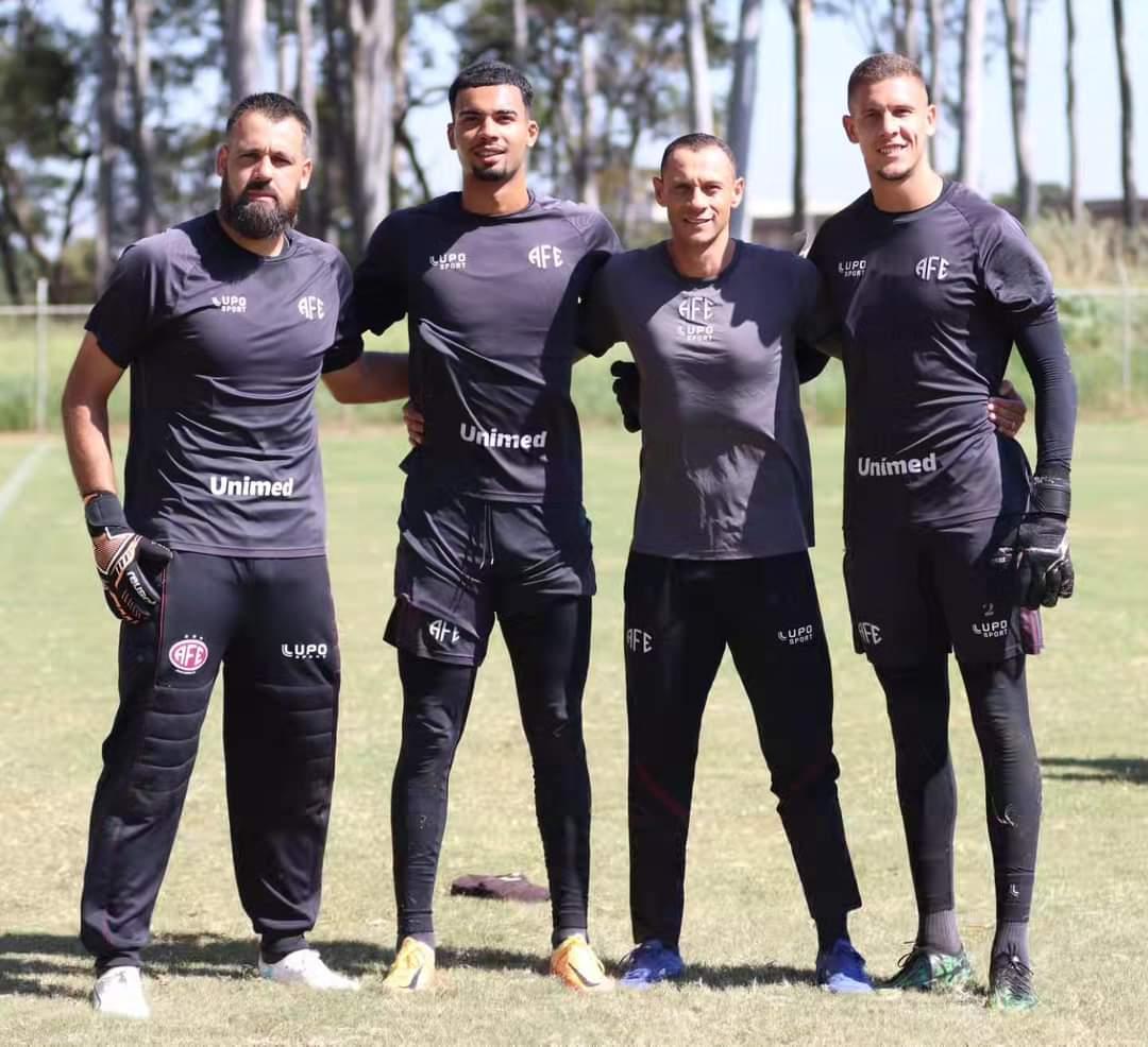 Ferroviária homenageia Saulo, Léo Wall e Gabriel Cabral, o preparador de goleiros Emerson Marinho e Sérgio Bergantin!