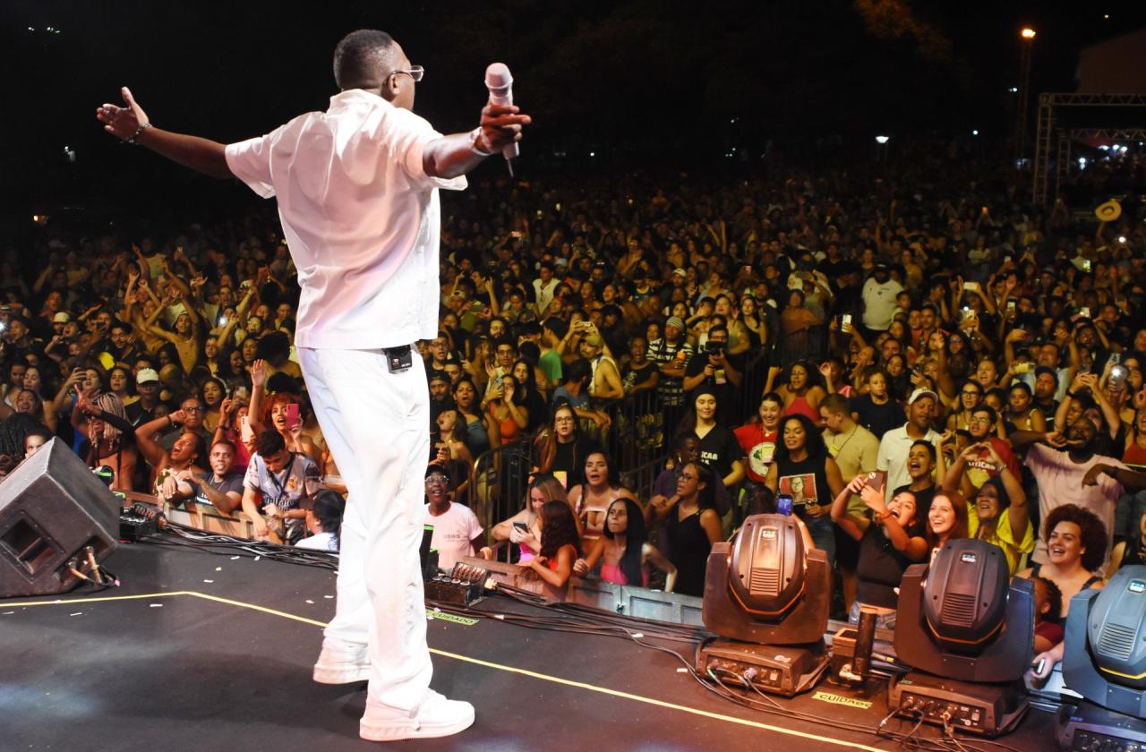 Festa do Trabalhador atrai 20 mil pessoas na Praça Scalamandré em Araraquara!