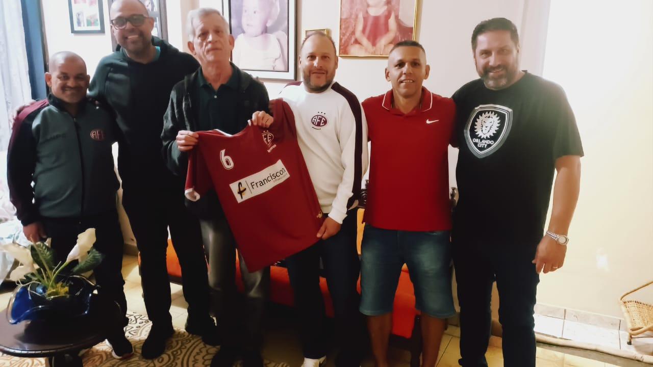Presidente Milton Cardoso da AFE recebe atletas da Ferroviária Veteranos!