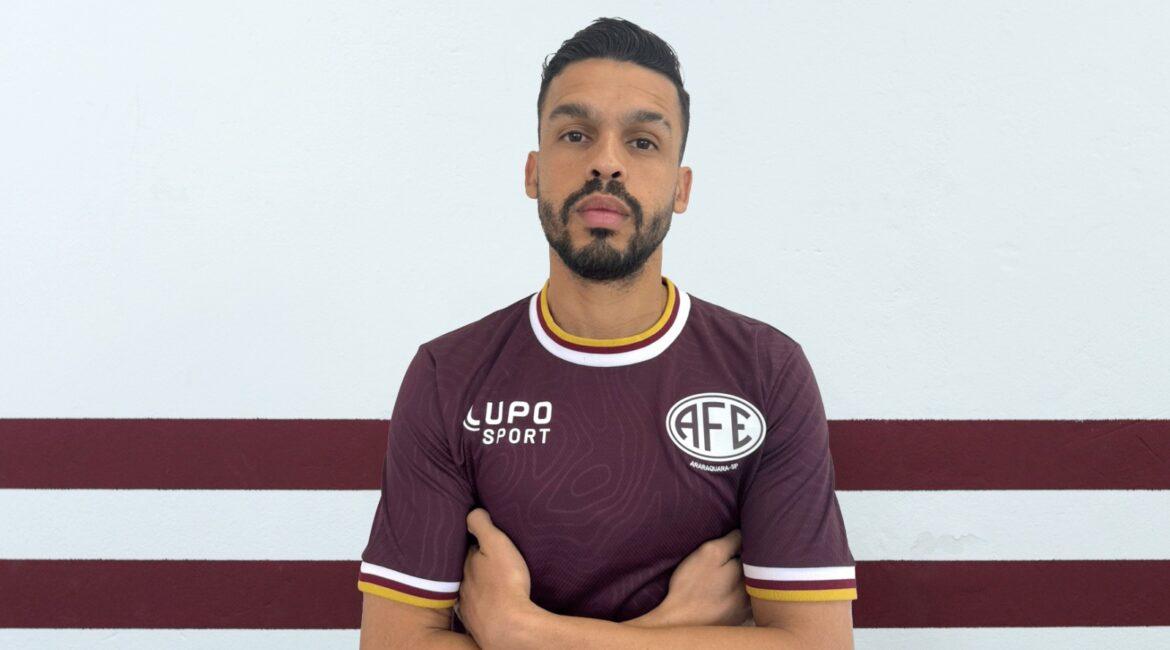 Ferroviária contrata o meio-campo Cássio Gabriel!