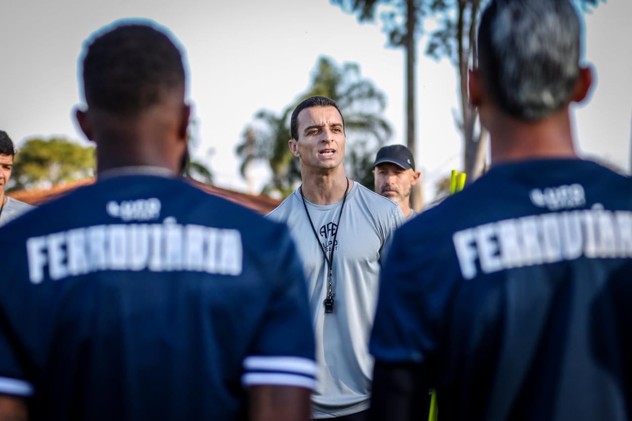 Júnior Rocha é o novo técnico da Ferroviária.Vinicius Bergantin será auxiliar do Tite no Flamengo!