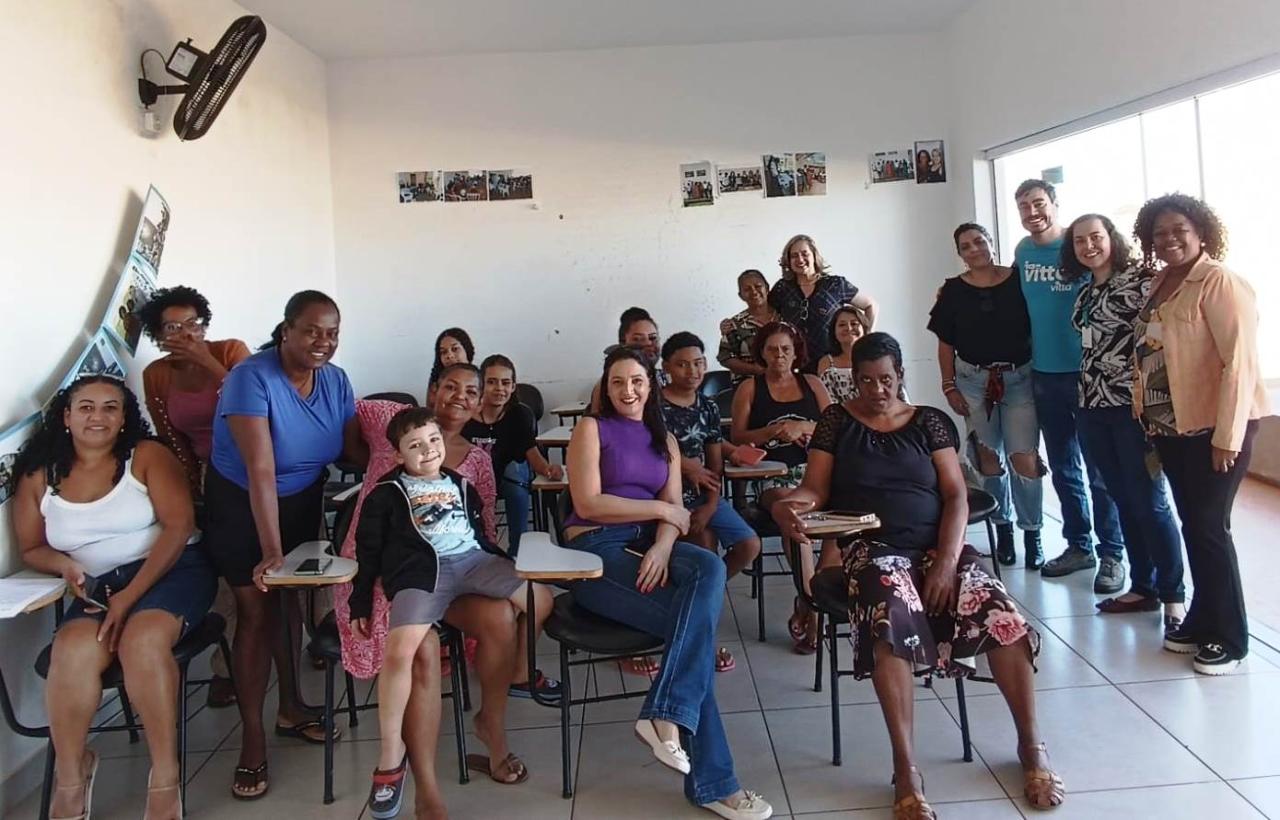 Quilombo Rosa promove curso de escovação capilar!