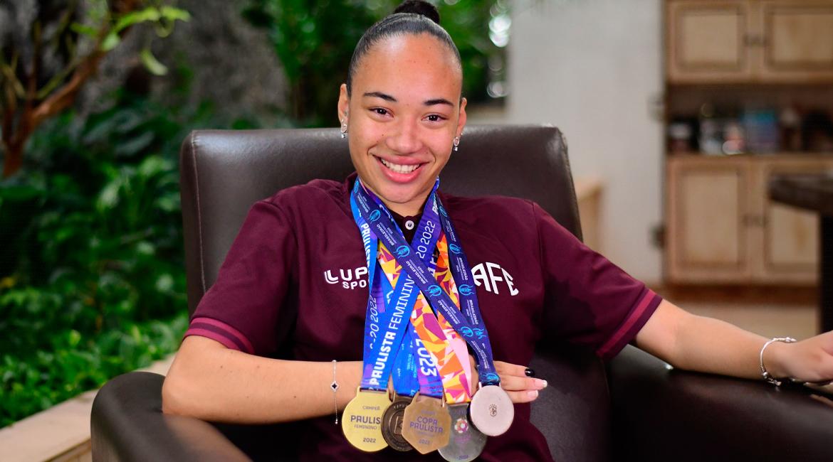 Guerreiras Grenás concretizam negociação da atacante Aline Gomes ao North Carolina Courage-EUA!