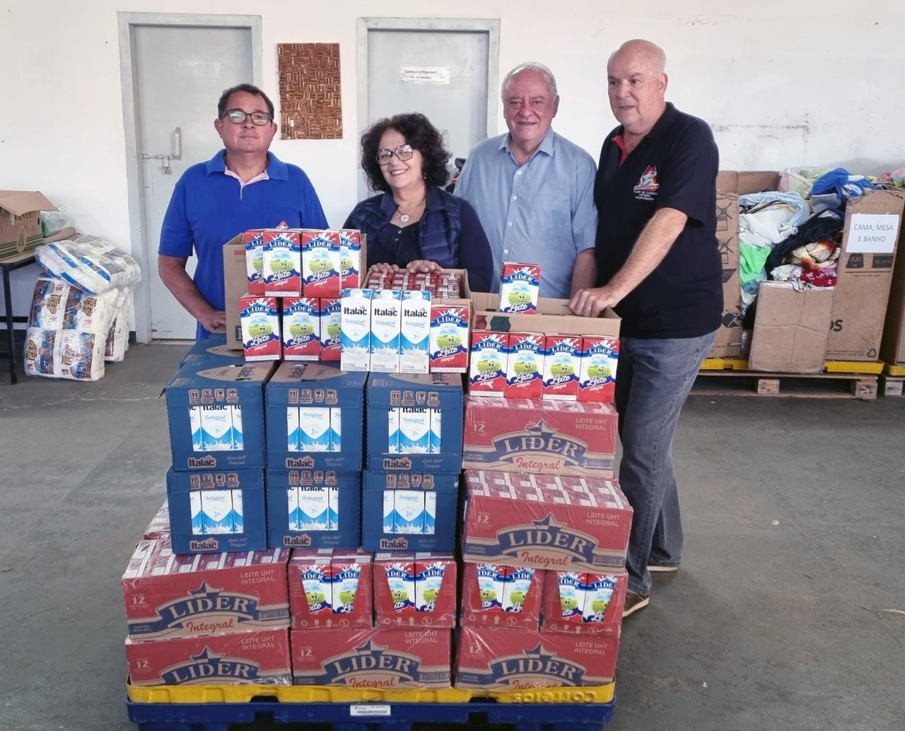 Os Intocáveis entregam litros de leite ao Fundo Social em Araraquara!