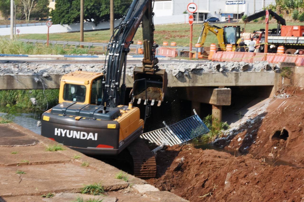 Começou demolição da ponte sobre o Ribeirão do Ouro, na Via Expressa em Araraquara!