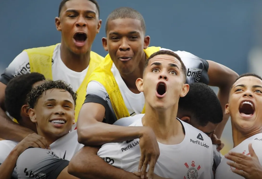 Corinthians vemce Grêmio e encara São Paulo na final da Copinha 2025!