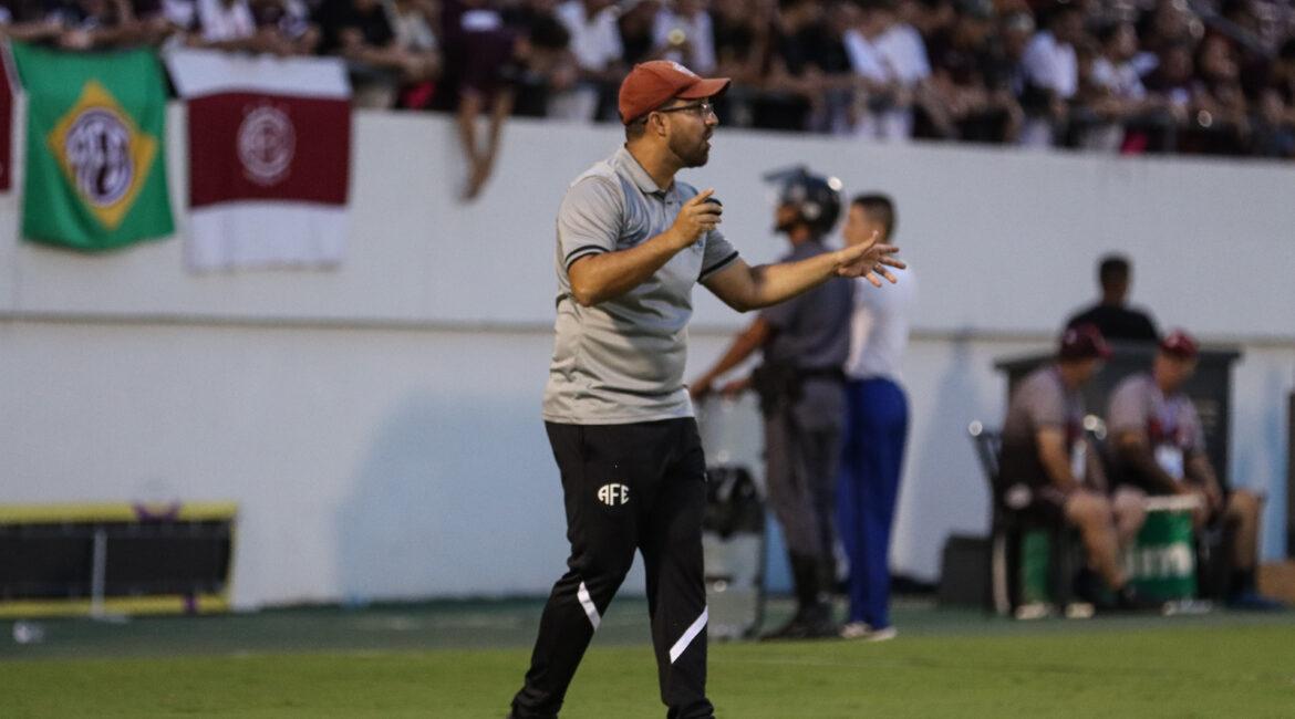 Técnico Jean Carlo destaca paciência e tranquilidade na estreia da Ferroviária com goleada na Copinha 2025!