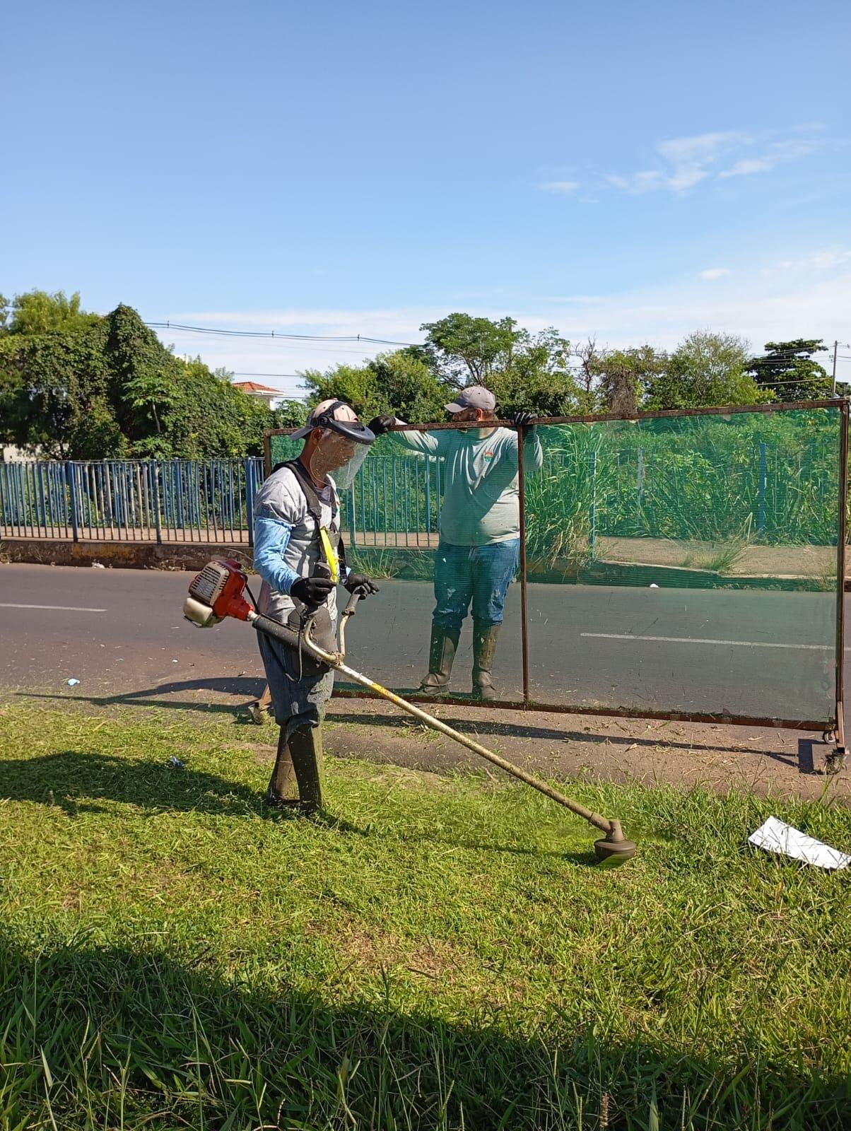 Serviços de zeladoria e limpeza urbana avançam por Araraquara!