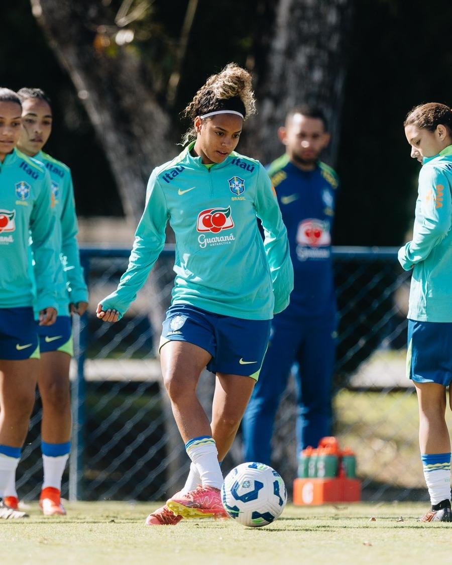 A atacante Duda da equipe Sub-20 das Guerreiras Grenás está com a Seleção Brasileira Feminina!