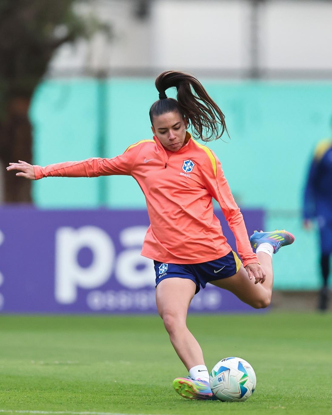 Fátima Dutra se prepara com a Seleção Brasileira para o jogo contra o Uruguai pela Copa América 2025!