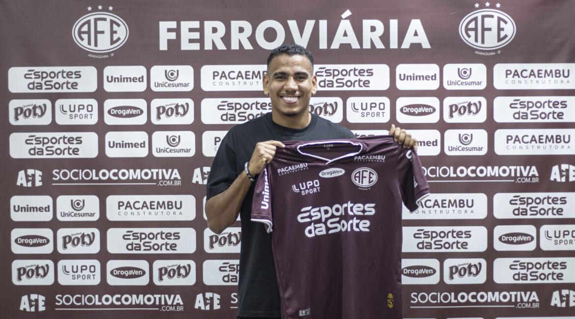 Atacante Zé Hugo é o novo reforço da Ferroviária para a sequência da Série B do Brasileiro 2025!