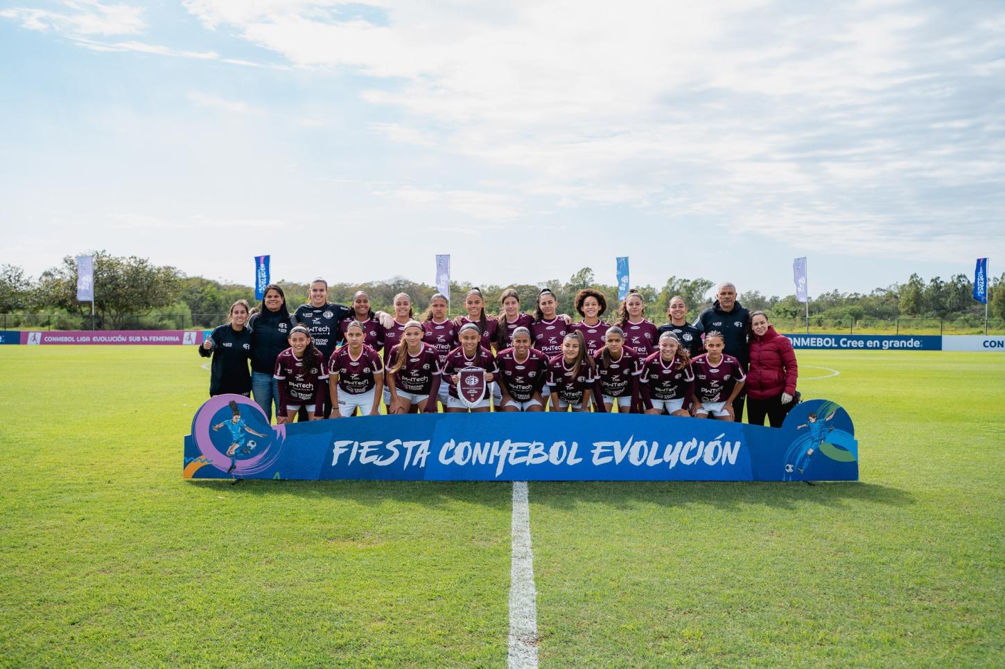 Guerreiras Grenás estrearam com goleada na Fiesta CONMEBOL Evolución Sub-16 2025!