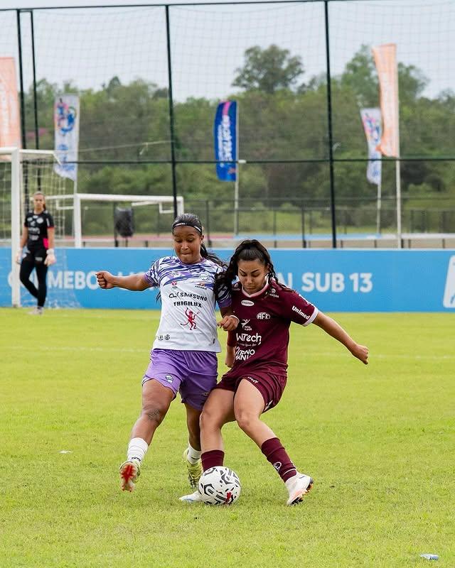 Guerreiras Grenás são superadas pelo Secasports (Venezuela)mas estão na semifinal da Fiesta CONMEBOL Evolución Sub-16 Feminino 2025!