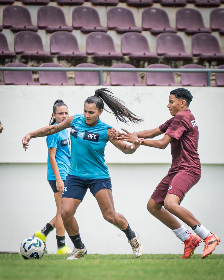 Guerreiras Grenás realizam jogo-treino com a equipe Sub-14 masculina da Ferroviária!