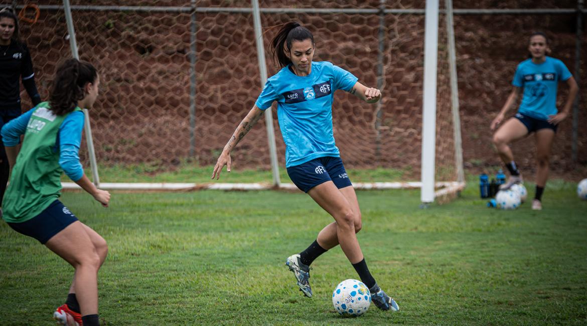 Atacante Thayslane fala sobre a preparação das Guerreiras Grenás para sequência no Brasileirão Feminino 2026!