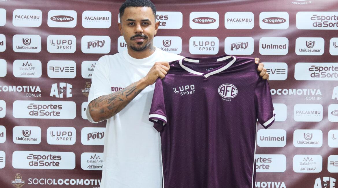 Atacante Vinni Faria reforça Ferroviária até o fim de 2026!