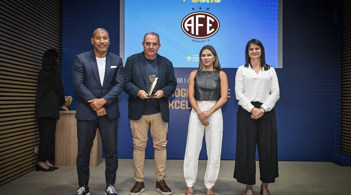 Ferroviária recebe Troféu Ouro em Programa de Excelência FPF 2026!