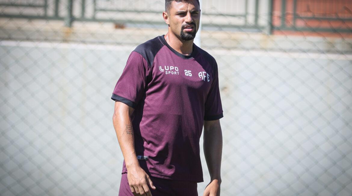 Carrilho pede atenção aos detalhes em duelo decisivo da Ferroviária contra o Sertãozinho!