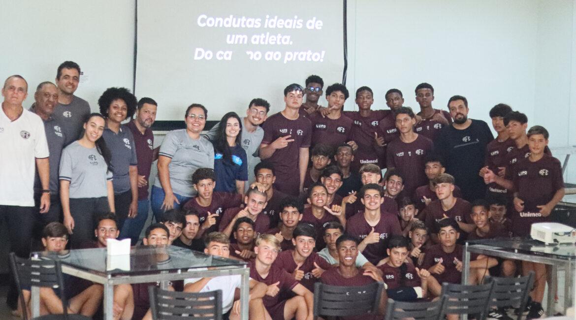 Ferroviária promove palestra com foco em educação nutricional para as categorias de base!