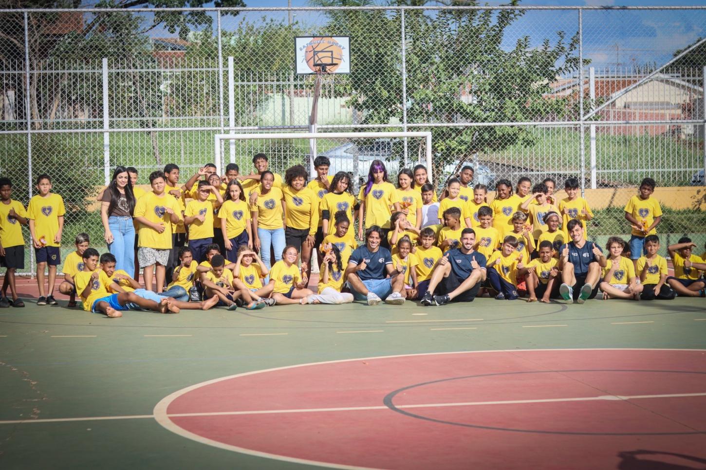 Jogadores da Ferroviária visitaram a LBV de Araraquara, onde levaram não só ovos de chocolate para adoçar a Páscoa 2026!!